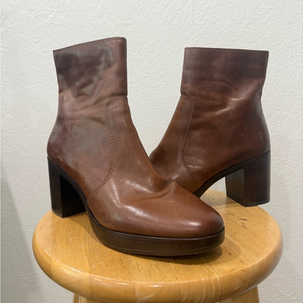 Frye Joan Campus Boot in size 8 Brown Leather - Picture 4 of 9